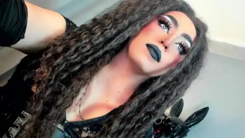 Snapshot of yourfiercemistress chatting on November 29, 10:57 pm not into STINGY and CHEAP people online show from November 29, 10:57 pm