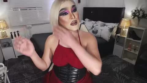 Snapshot of yourlivingonurdream chatting on January 6, 8:14 am -- online show from January 6, 8:14 am