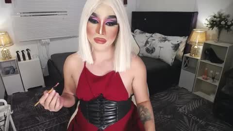 Snapshot of yourlivingonurdream chatting on January 6, 2:25 pm -- online show from January 6, 2:25 pm