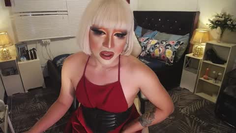 Snapshot of yourlivingonurdream chatting on February 13, 8:48 am -- online show from February 13, 8:48 am