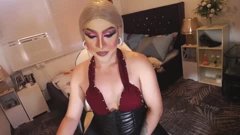 Snapshot of yourlivingonurdream chatting on February 28, 6:32 am -- online show from February 28, 6:32 am