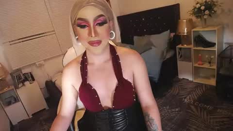 Snapshot of yourlivingonurdream chatting on March 2, 5:14 pm -- online show from March 2, 5:14 pm