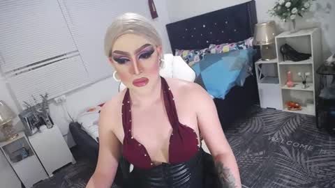 Snapshot of yourlivingonurdream chatting on March 6, 3:45 pm -- online show from March 6, 3:45 pm