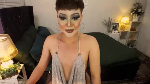 Snapshot of yourlivingonurdream chatting on October 13, 7:52 am -- online show from October 13, 7:52 am