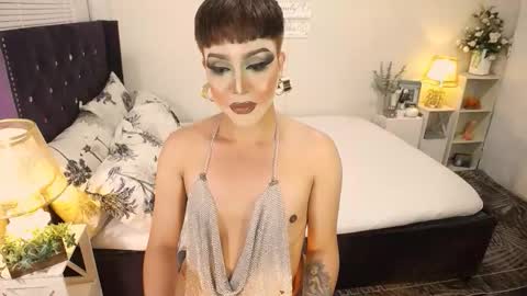 Snapshot of yourlivingonurdream chatting on October 18, 8:26 am -- online show from October 18, 8:26 am