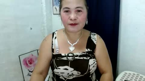 Snapshot of yourlove_regine chatting on September 23, 11:08 pm Regine online show from September 23, 11:08 pm