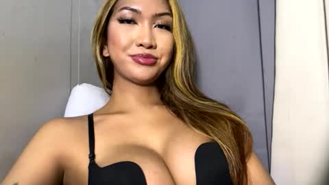 yourlovebella88 online show from May 14, 7:20 pm