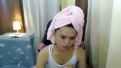 Snapshot of yourlovelytranspinay chatting on December 15, 2:08 am your lovely Dina online show from December 15, 2:08 am