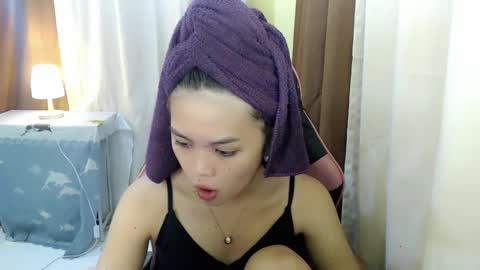 Snapshot of yourlovelytranspinay chatting on December 16, 2:25 am your lovely Dina online show from December 16, 2:25 am