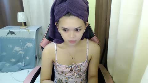 Snapshot of yourlovelytranspinay chatting on December 17, 2:01 am your lovely Dina online show from December 17, 2:01 am