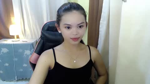 Snapshot of yourlovelytranspinay chatting on January 20, 2:32 am your lovely Dina online show from January 20, 2:32 am