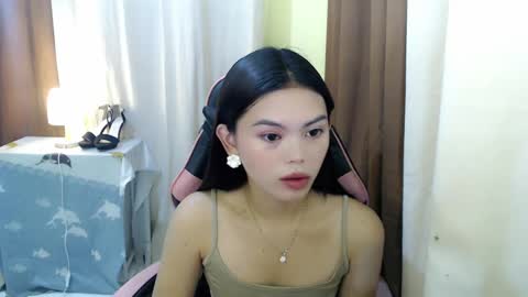 Snapshot of yourlovelytranspinay chatting on February 5, 1:04 am your lovely Dina online show from February 5, 1:04 am