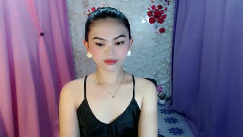 Snapshot of yourlovelytranspinay chatting on October 16, 1:06 am your lovely Dina online show from October 16, 1:06 am