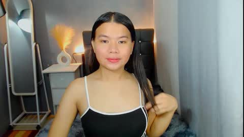 Snapshot of yourmissingprincess chatting on November 24, 4:45 am yourmissingprincess online show from November 24, 4:45 am