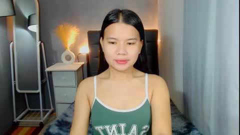 Snapshot of yourmissingprincess chatting on December 17, 2:50 am yourmissingprincess online show from December 17, 2:50 am