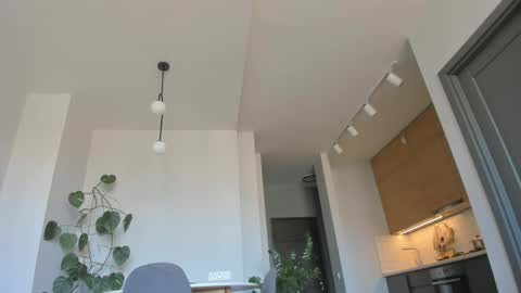 youre meyy online show from April 15, 7:15 am