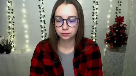 Snapshot of yours_piece_of_happiness_ chatting on January 8, 6:31 am Happy online show from January 8, 6:31 am