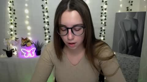 Snapshot of yours_piece_of_happiness_ chatting on January 15, 6:33 am Happy online show from January 15, 6:33 am