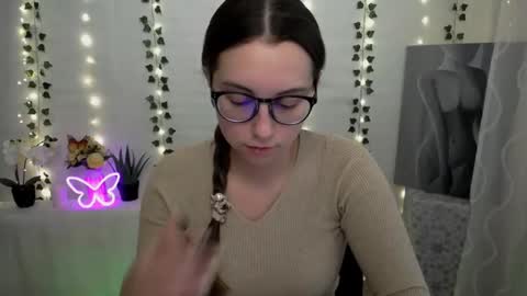 Snapshot of yours_piece_of_happiness_ chatting on January 15, 10:06 am Happy online show from January 15, 10:06 am