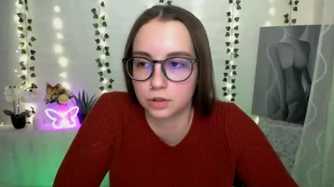 Snapshot of yours_piece_of_happiness_ chatting on January 20, 3:39 pm Happy online show from January 20, 3:39 pm