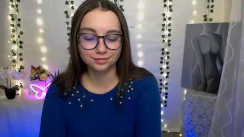 Snapshot of yours_piece_of_happiness_ chatting on January 22, 9:46 am Happy online show from January 22, 9:46 am