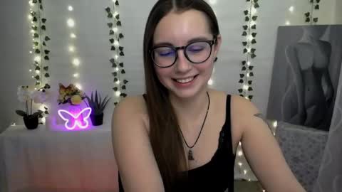 Snapshot of yours_piece_of_happiness_ chatting on January 31, 9:48 am Happy online show from January 31, 9:48 am