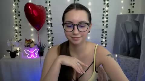 Snapshot of yours_piece_of_happiness_ chatting on February 13, 9:30 am Happy online show from February 13, 9:30 am