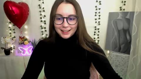 Snapshot of yours_piece_of_happiness_ chatting on February 19, 6:33 am Happy online show from February 19, 6:33 am