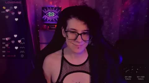 Snapshot of yourscosmic chatting on November 17, 10:10 am Yours Cosmic online show from November 17, 10:10 am