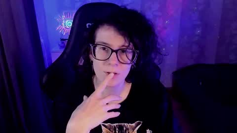 Snapshot of yourscosmic chatting on December 17, 10:54 am Yours Cosmic online show from December 17, 10:54 am