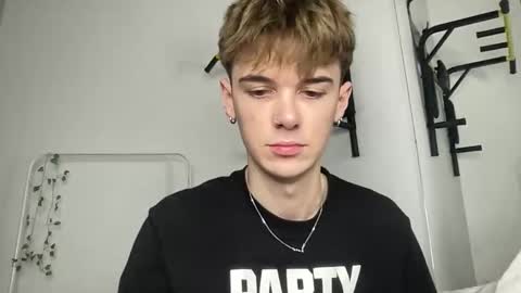 Snapshot of yoursweetyguy chatting on December 15, 3:16 pm yoursweetyguy online show from December 15, 3:16 pm