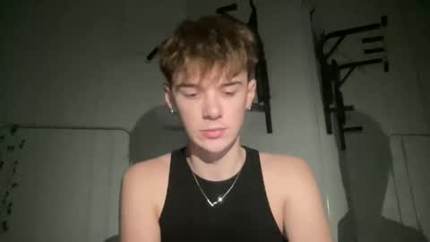 Snapshot of yoursweetyguy chatting on December 18, 2:23 pm yoursweetyguy online show from December 18, 2:23 pm