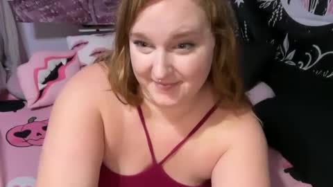 Snapshot of yourthickgingergoddess chatting on September 16, 1:28 am yourthickgingergoddess online show from September 16, 1:28 am
