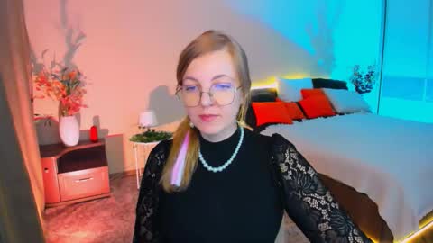 Snapshot of youruniverser chatting on November 4, 9:41 am Alice online show from November 4, 9:41 am