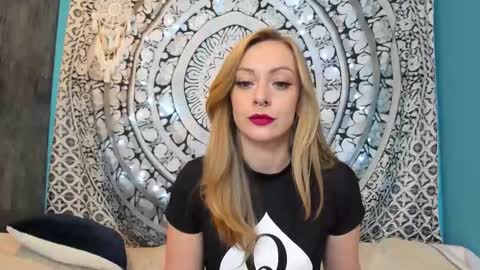 Snapshot of yourvenus00 chatting on November 29, 11:02 am YourVenus00 -Follow my OF online show from November 29, 11:02 am