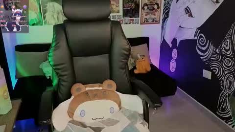    rawr   Anne Independent model      online show from November 28, 6:21 pm