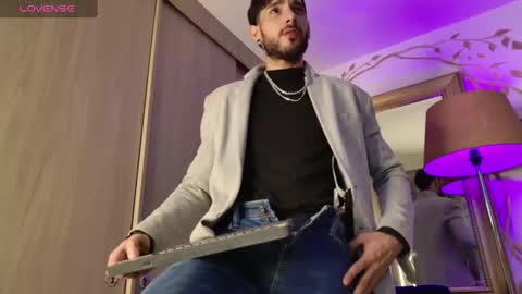 Snapshot of yulianpereira25 chatting on February 13, 7:24 am yulian 2811 online show from February 13, 7:24 am