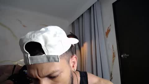 Snapshot of yulianpereira25 chatting on November 1, 1:40 am yulian 2811 online show from November 1, 1:40 am