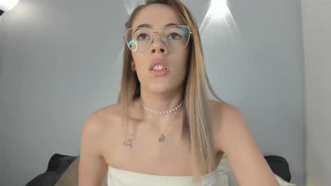 yulievans online show from January 11, 10:18 pm