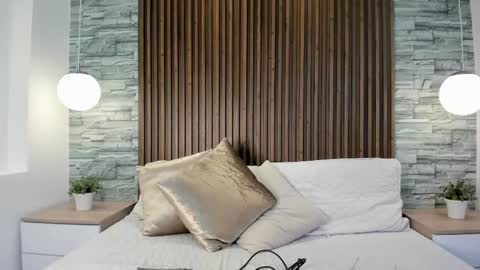 yulievans online show from January 18, 12:24 am