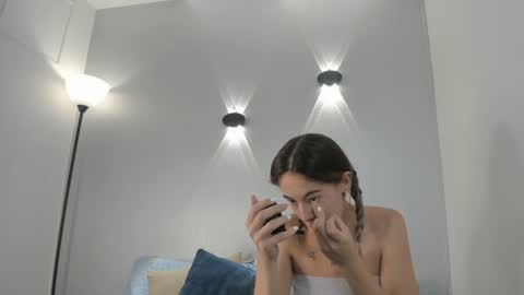 yulievans online show from January 29, 2:40 am