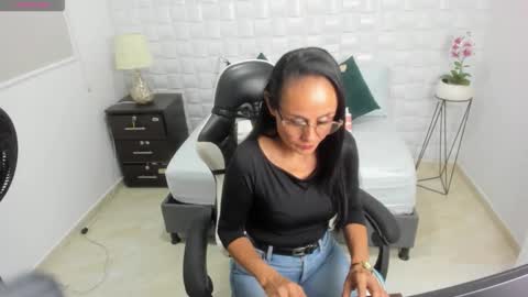 Y U L I T Z A online show from January 10, 11:34 am