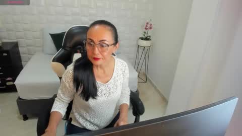 Y U L I T Z A online show from January 13, 1:16 pm