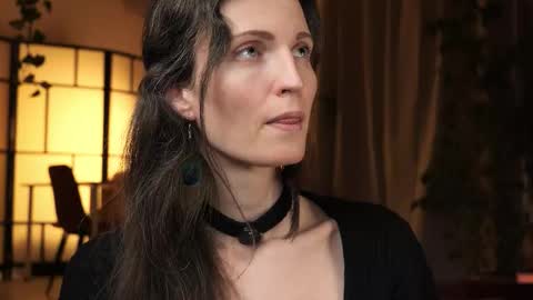 yulla dao online show from November 18, 6:01 pm