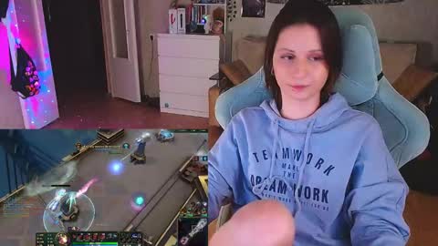 Snapshot of yum_neko_chan chatting on December 3, 6:17 pm Kris online show from December 3, 6:17 pm