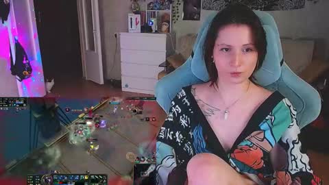 Snapshot of yum_neko_chan chatting on December 6, 9:35 pm Kris online show from December 6, 9:35 pm