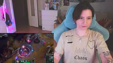 Snapshot of yum_neko_chan chatting on February 5, 9:50 pm Kris online show from February 5, 9:50 pm