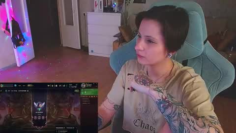 Snapshot of yum_neko_chan chatting on February 6, 10:43 pm Kris online show from February 6, 10:43 pm