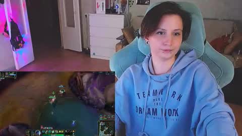 Snapshot of yum_neko_chan chatting on February 8, 8:10 pm Kris online show from February 8, 8:10 pm