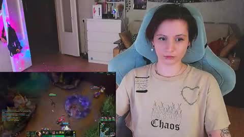 Snapshot of yum_neko_chan chatting on February 9, 8:02 pm Kris online show from February 9, 8:02 pm